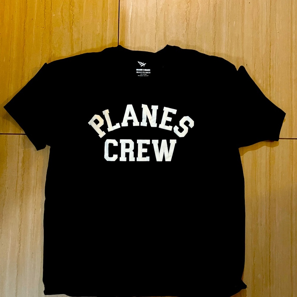 LIKE NEW WORN 5 times. PLANES CREW T SHIRT!